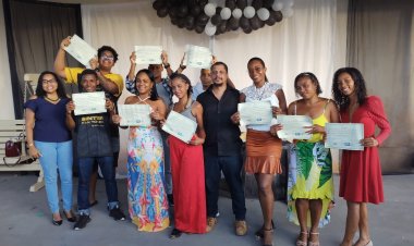 São Sebastião do Passé: Alunos do curso de comunicação receberam nesta quarta (01), seus certificados.