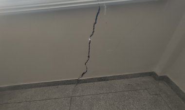 São Sebastião do Passé: Obra do governo do Estado da Bahia  apresenta rachadura e descaso preocupa os funcionários.