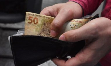 Salário mínimo anunciado pelo governo é de R$ 1.302 em 2023