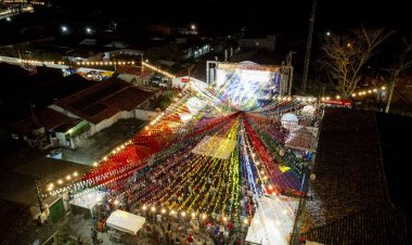 Maracangalha em uma super festa, com apresentação de Solange , Lya, Camila e grupo GPS.